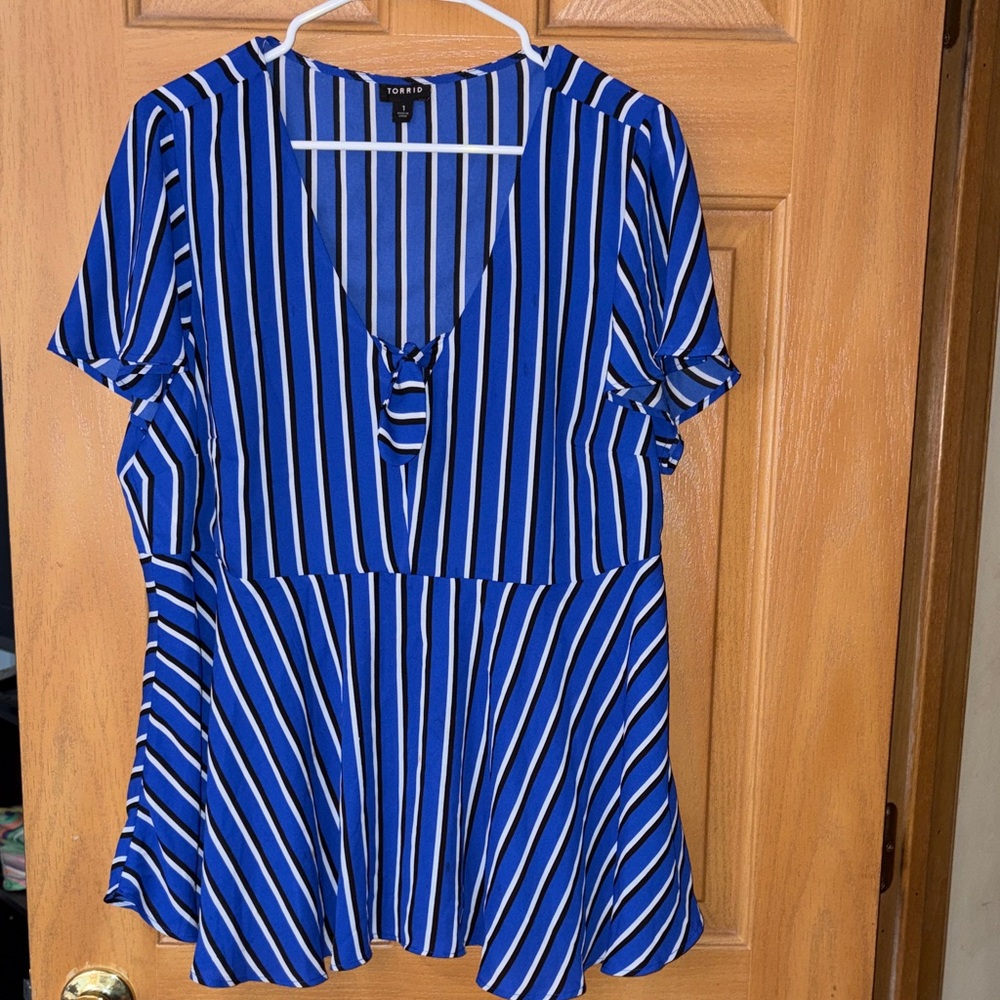 Trendy Torrid Navy and White Striped Blouse🔥